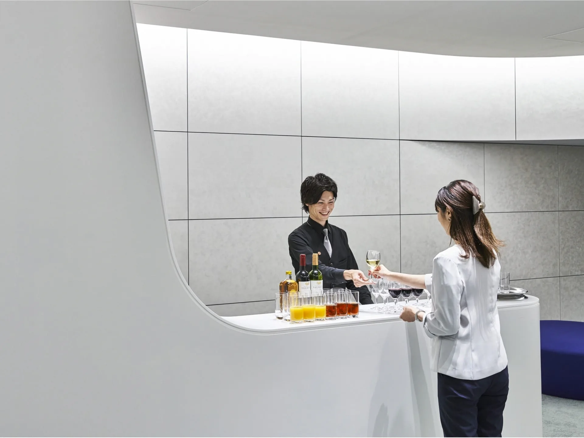 専用ラウンジ
※Room A+Bに含む:385
