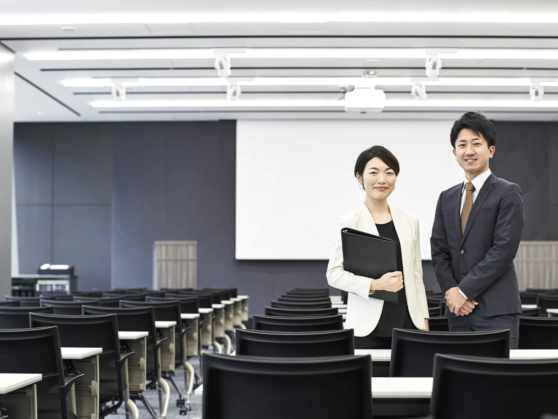 赤坂・虎ノ門のおしゃれな貸し会議室 - 東京虎ノ門グローバルスクエア コンファレンス