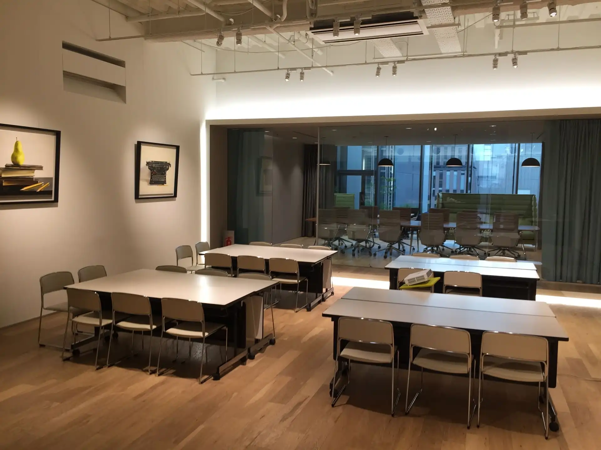 HandShake Lounge:426