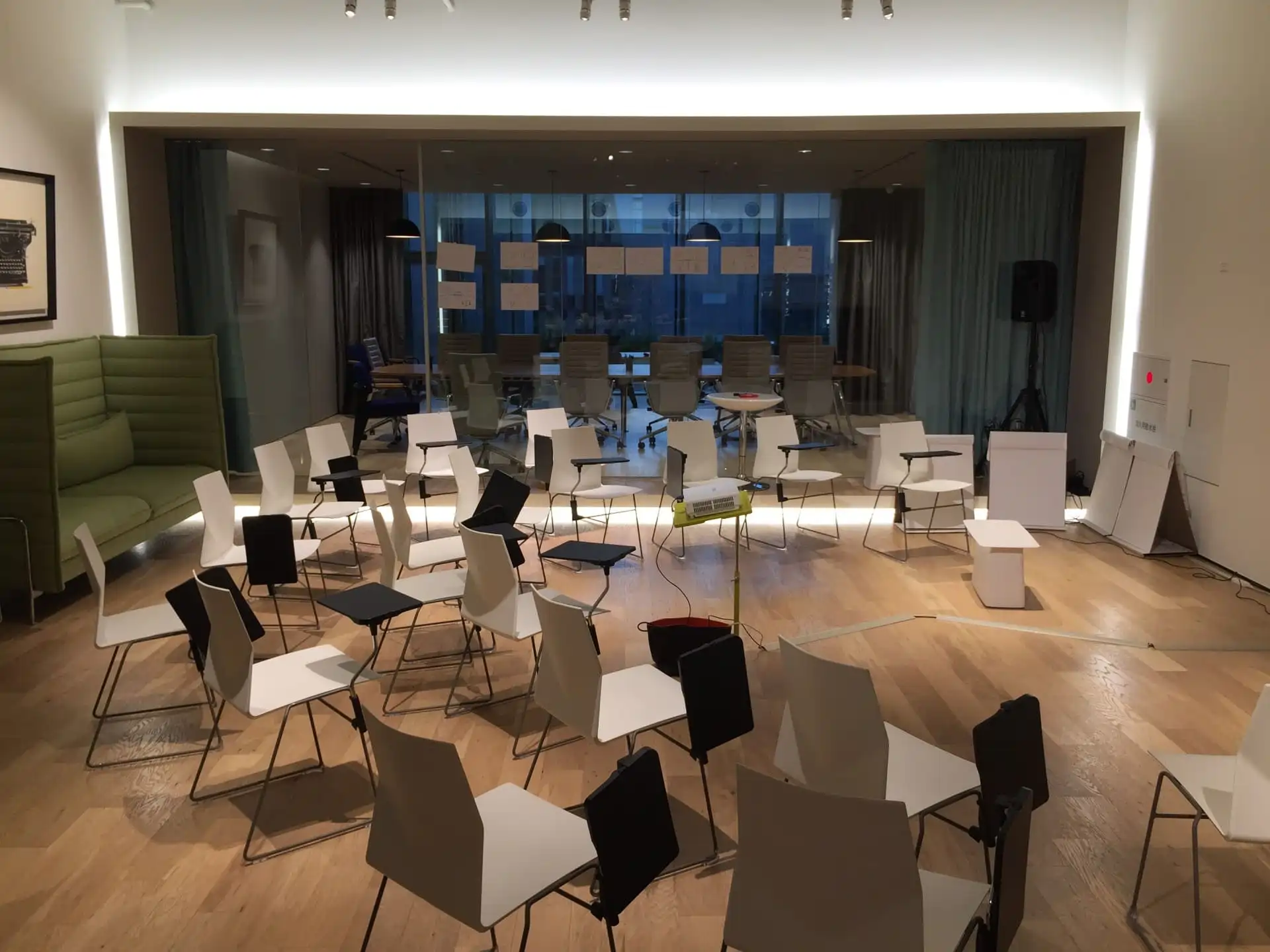 HandShake Lounge:426