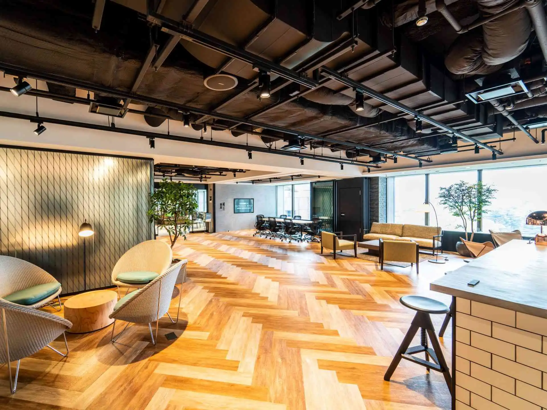 8A+8B+8C+
LOUNGE North:427