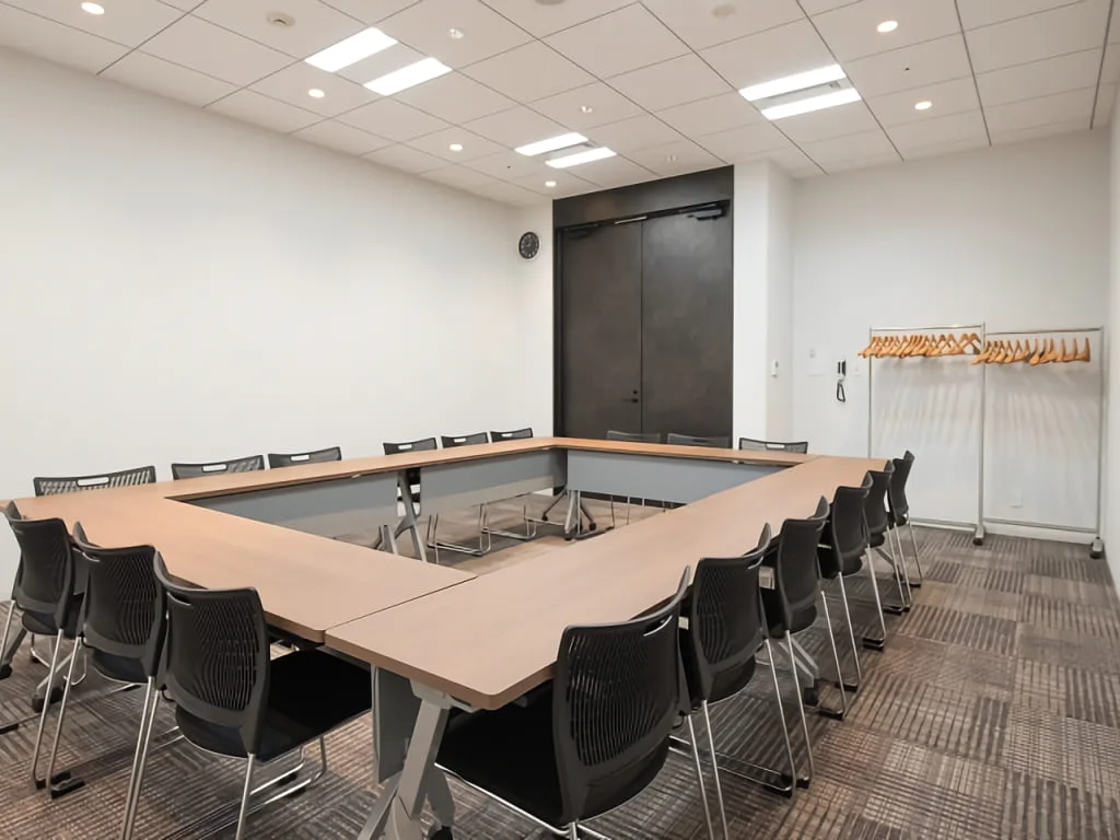 ROOM L:27