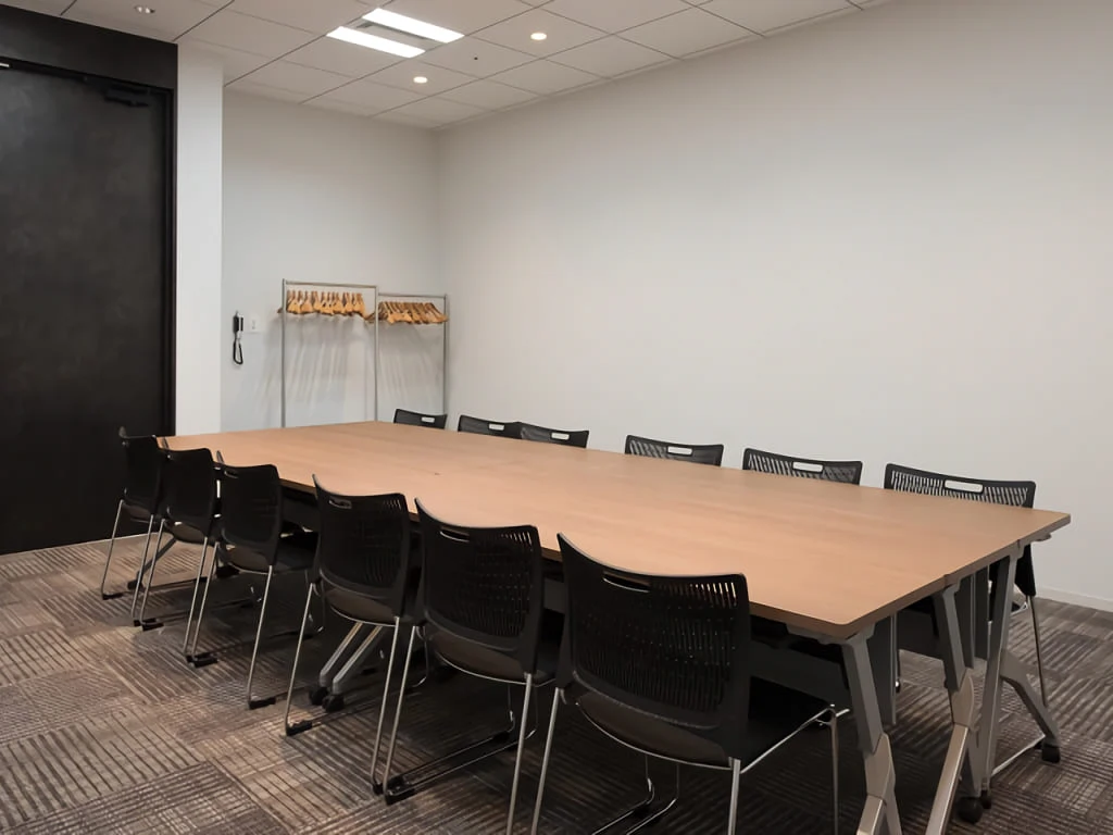 ROOM L:27