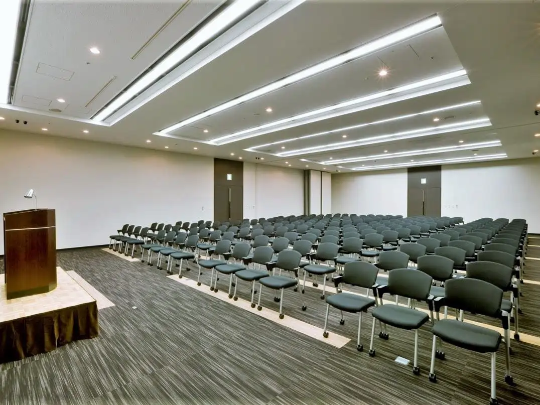 Room D+E:572