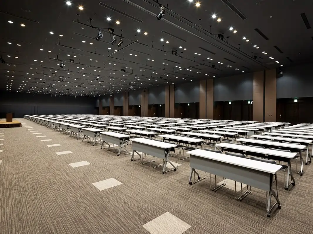 HALL 全体:586