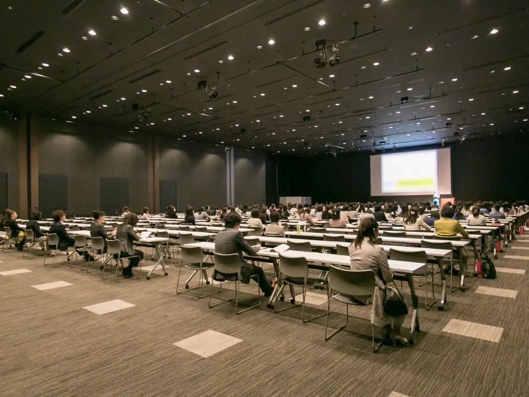 HALL 全体:586