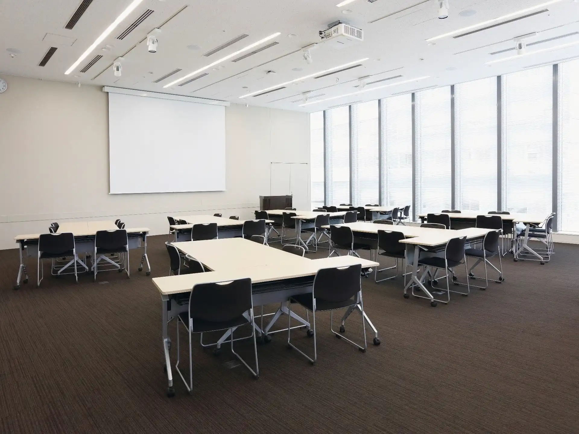 Terrace Room:822