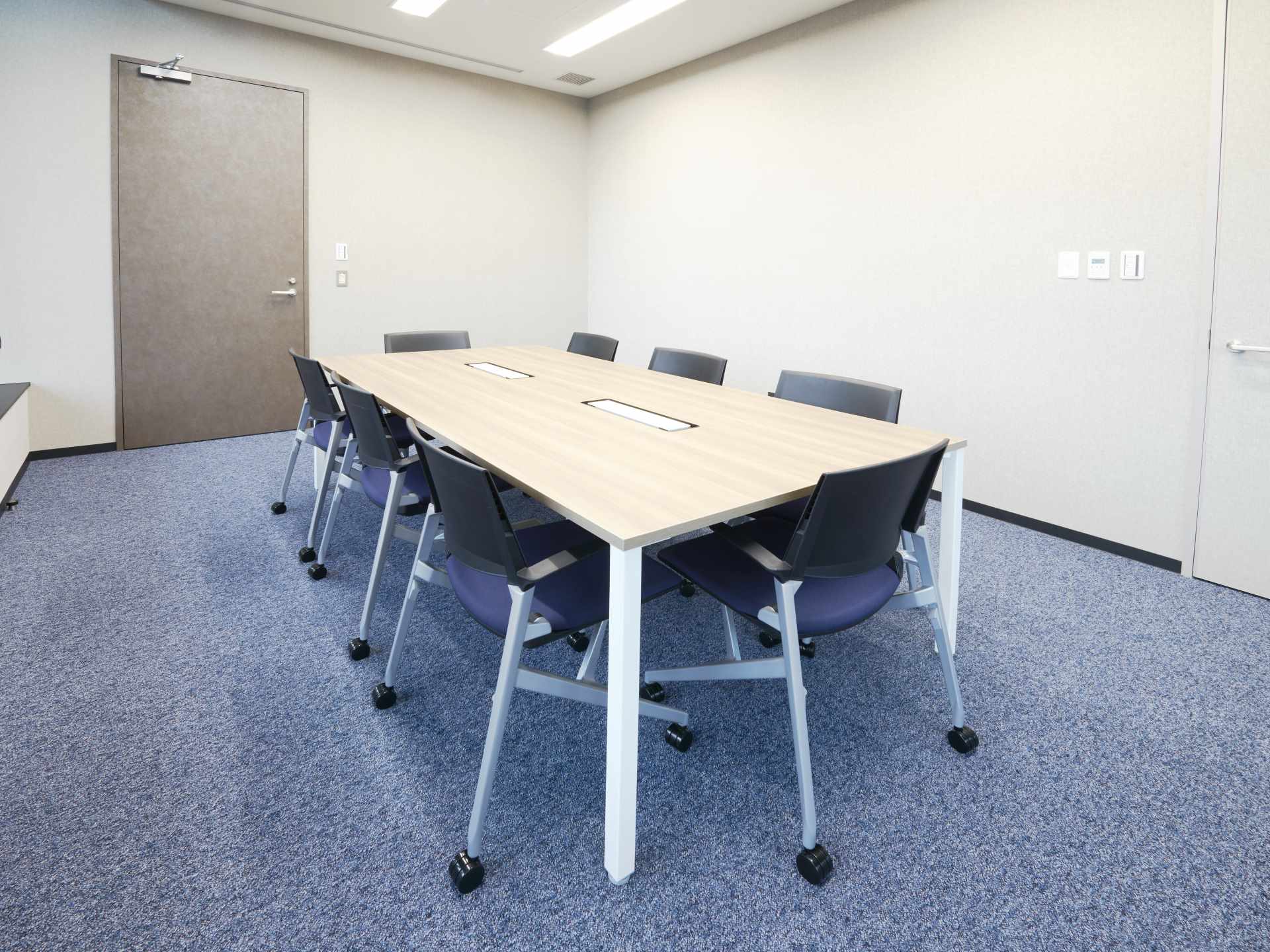 904 Meeting Room
※Room A･Bとセットで
　ご利用いただけます。