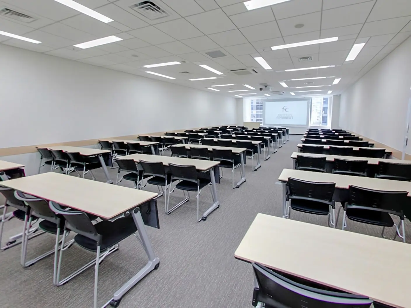 114 Room 5
（控室17㎡付き）
